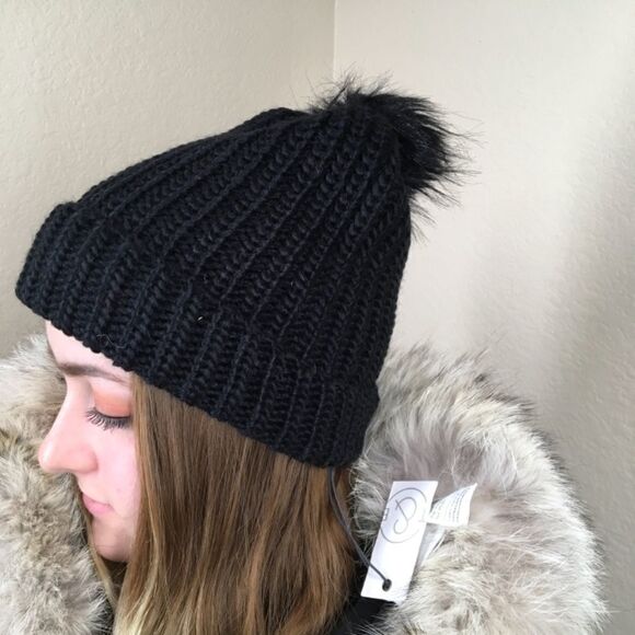 New Treasure & Bond Black Knit Pom Beanie (M) - Picture 2 of 6